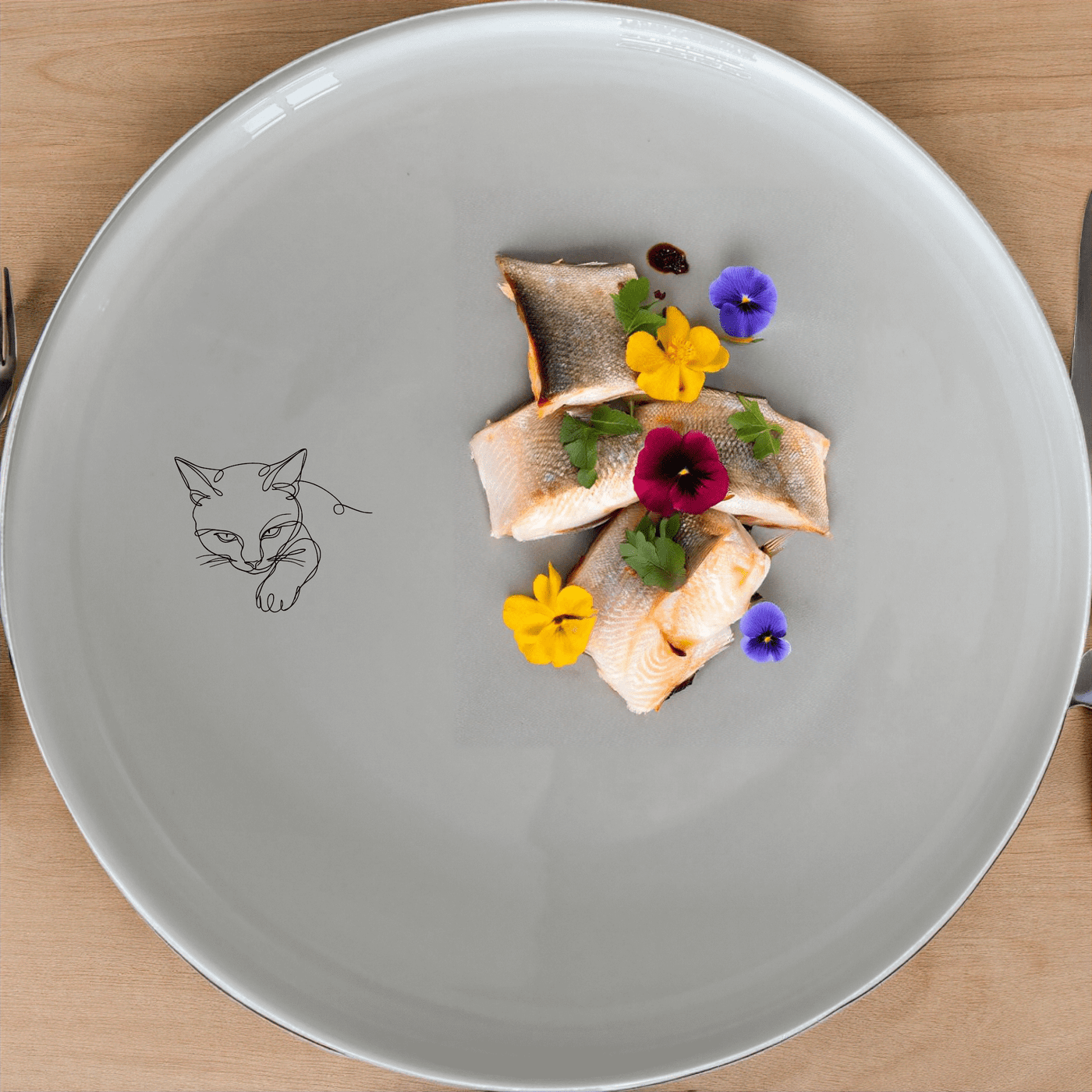 Minimalist Cat Coco Dinner Plate Set of 4 - Range 1 is a stylish and elegant set of four dinner plates featuring a minimalist cat design.