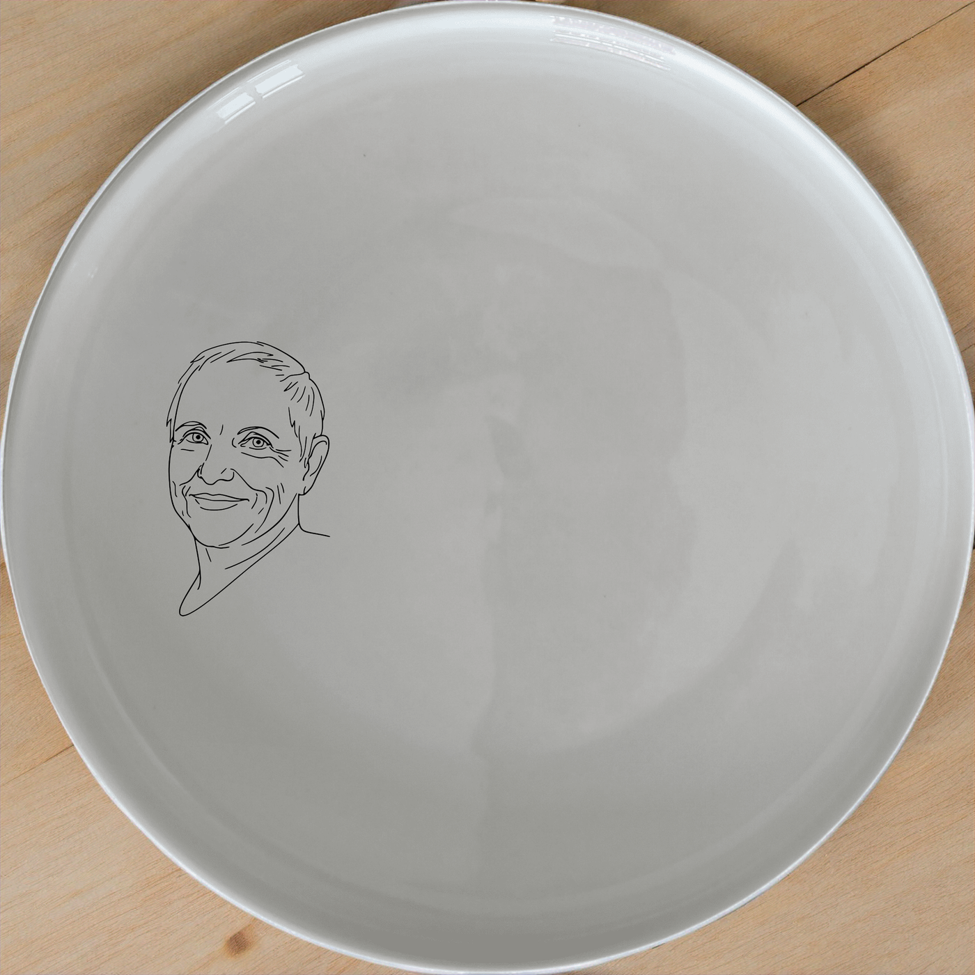 Wise South African Ouma Dinner Plate Set of 4 - Range 1 is a stylish and elegant dinner plate set featuring a unique design.