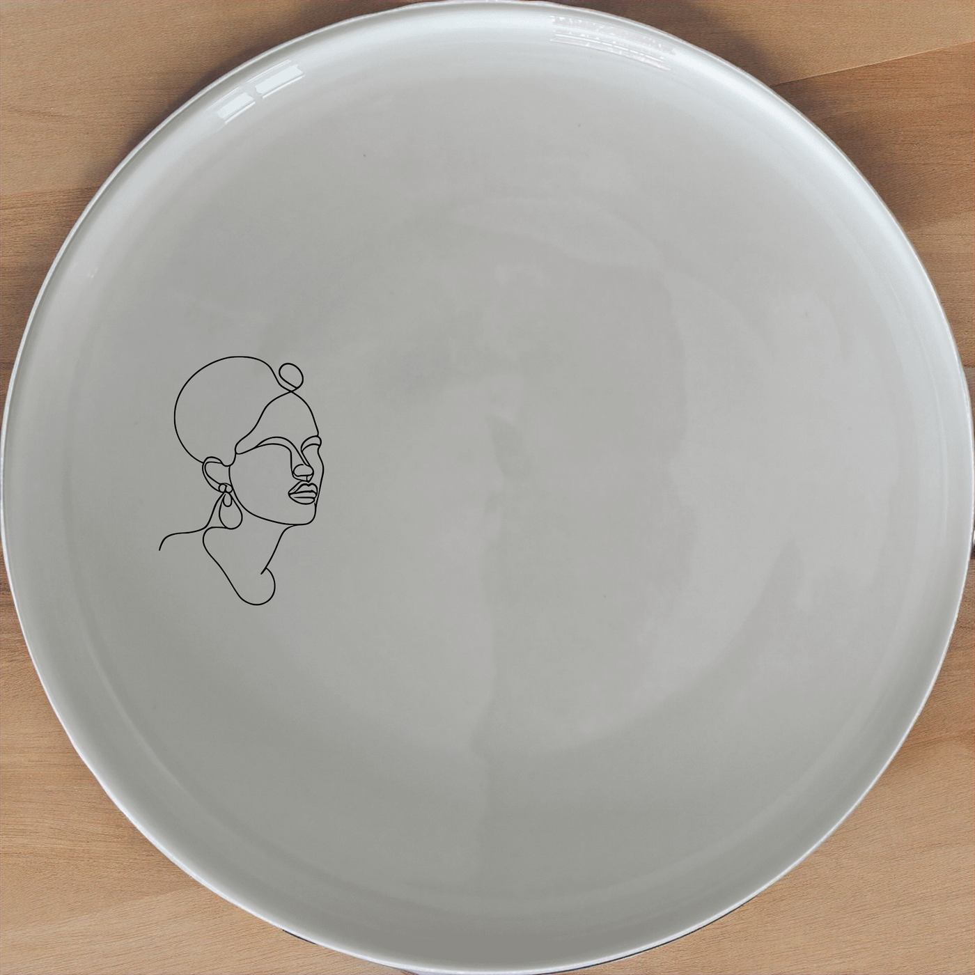 Face Maasi Young Woman Dinner Plate Set of 4 - Range 2 is a stylish and modern dinner plate set featuring a unique design. Perfect for everyday use or special occasions, these plates add an artistic touch to your dining experience.