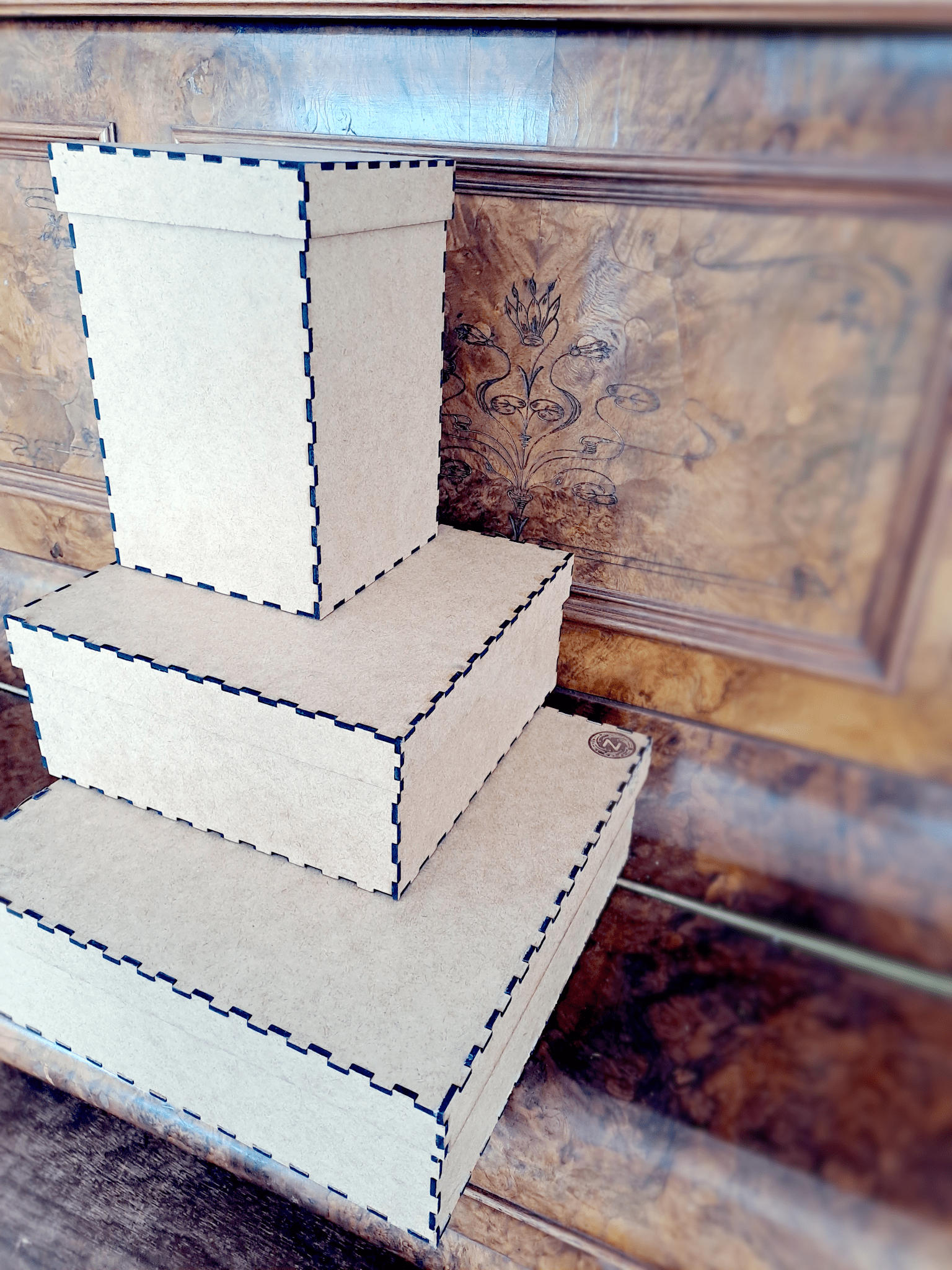 Experience the beauty of Table Mountain with this elegant dinnerware set of 12, perfect for any dining occasion.