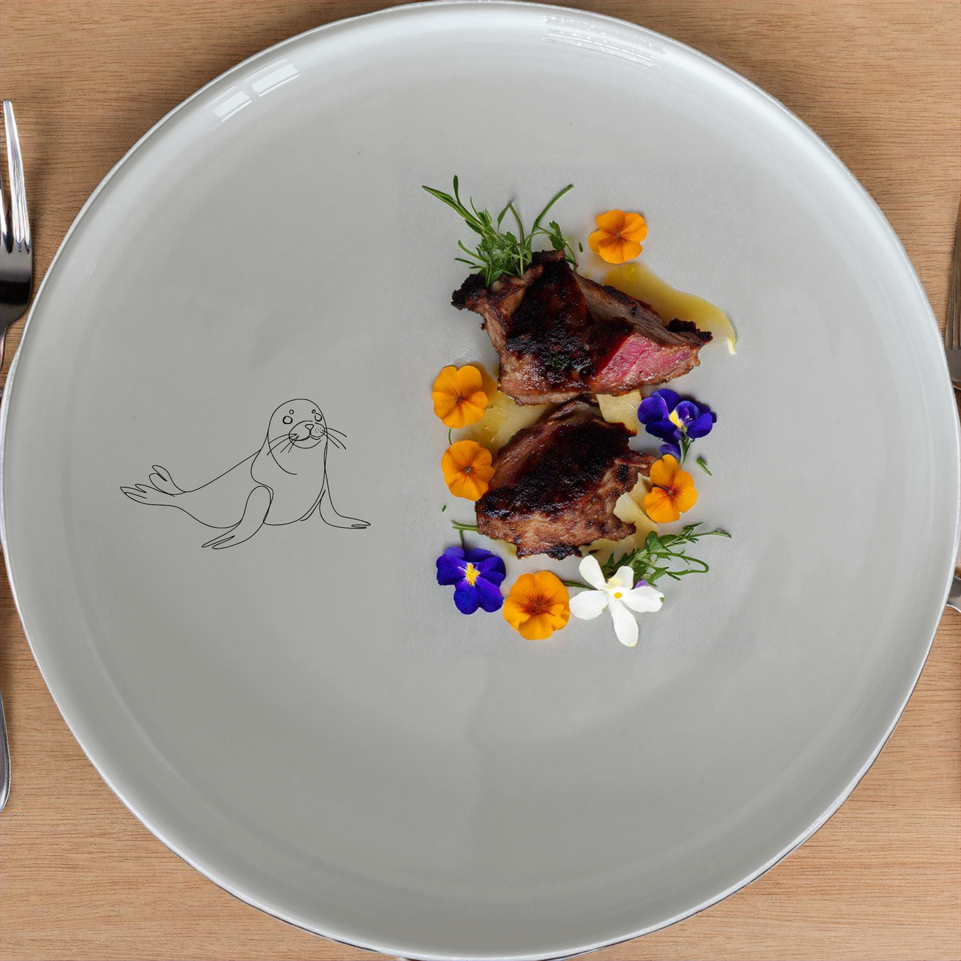 Harbour Seal Dinner Plate Set of 4 - Range 1 is a charming and elegant addition to any dining table, perfect for everyday use or special occasions.