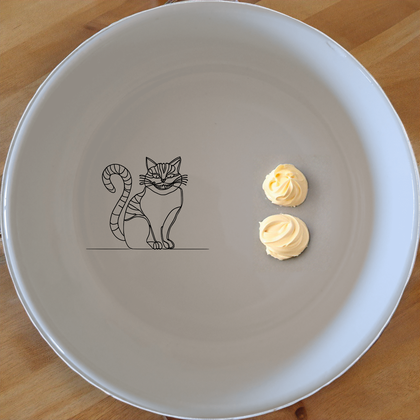 Alice Wonderland Cheshire Cat Bowl Set of 4 - Range 3 adds whimsical charm to your dining table with its iconic design.
