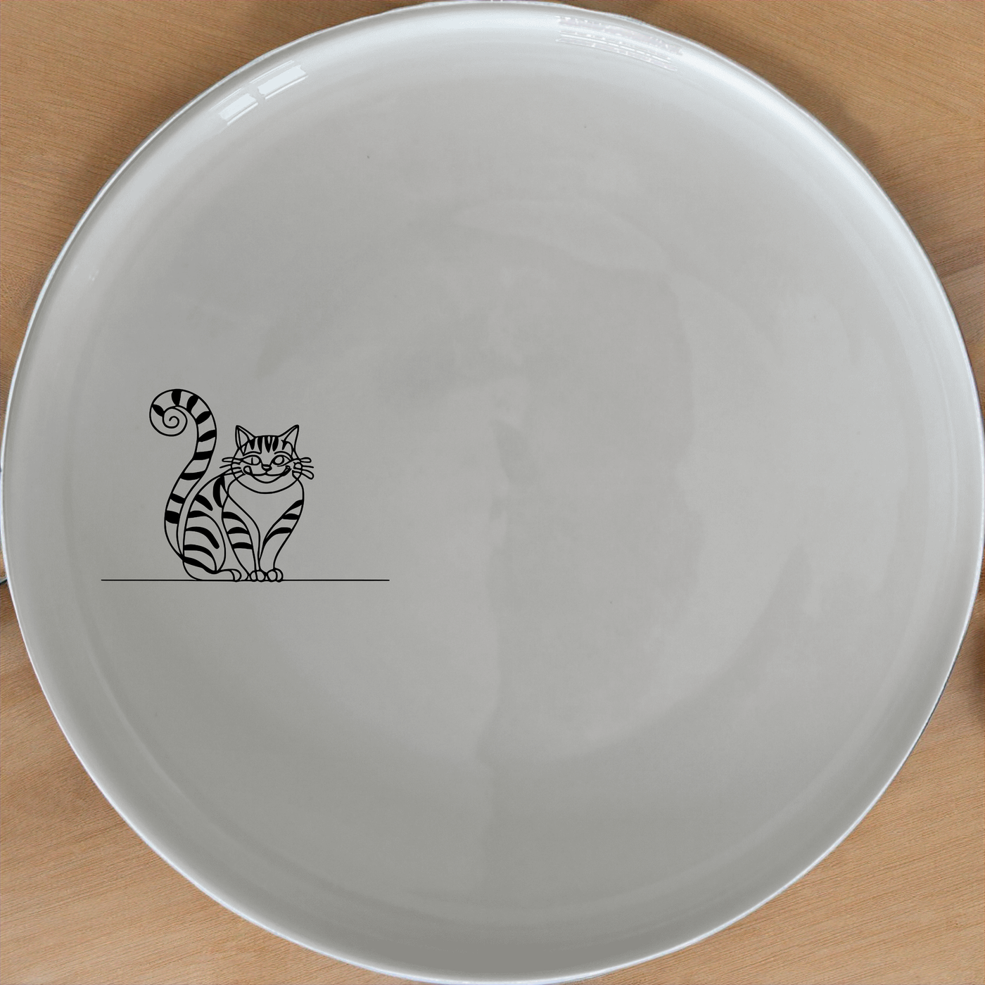 Cheshire Cat Side Plate Set of 4 - Range 2 adds whimsical charm to your table setting with its classic design.