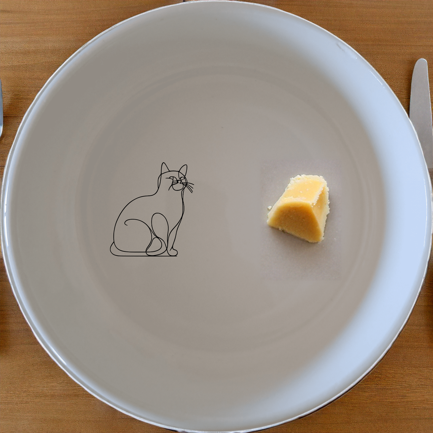 Elongated Fat Quirky Cat Bowl Set of 4 - Range 4 adds a playful touch to your dining experience with unique designs.