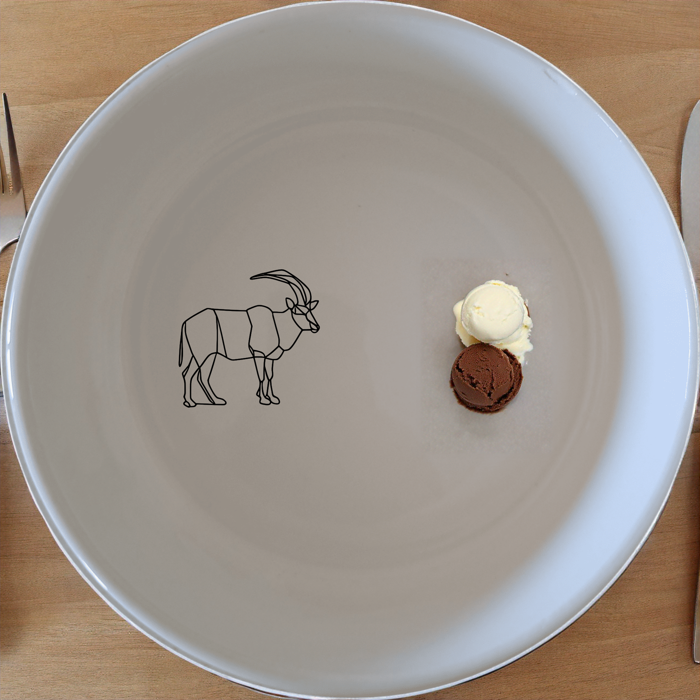 The Cape Wildlife Bowl Set of 4 - Range 2 features elegant wildlife designs perfect for any dining table. This set of 4 bowls adds a touch of nature to your meals.