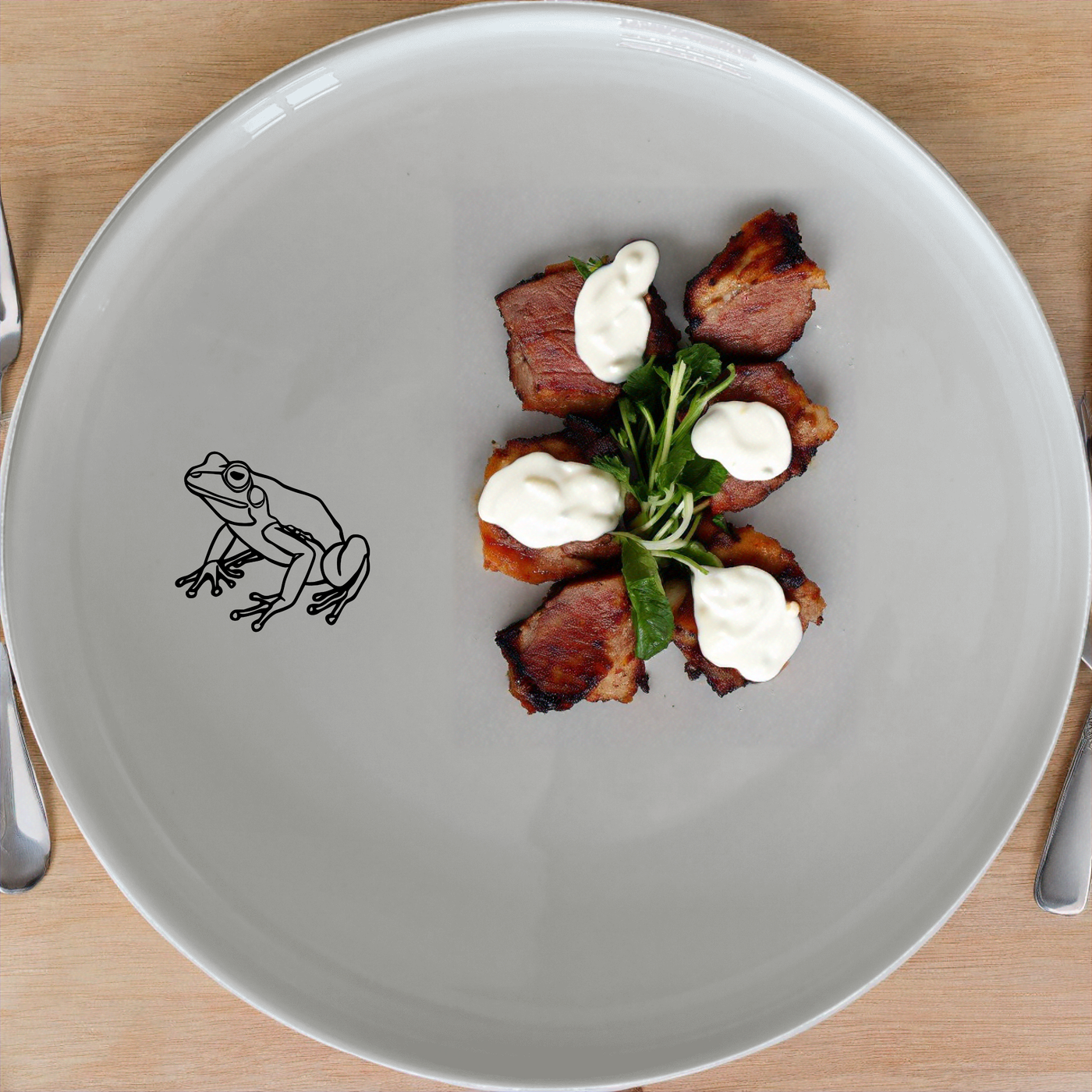 Frogs Reptiles Dinner Plate Set of 4 - Range 2 is a stylish and versatile dinner plate set featuring elegant frog and reptile designs.