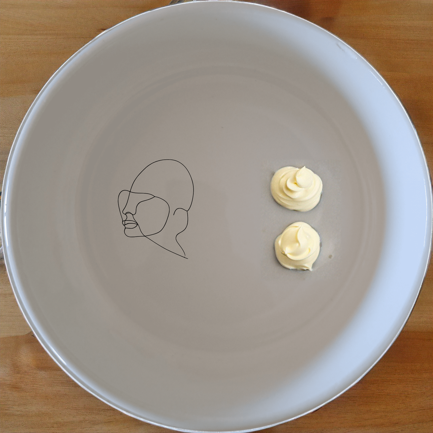 Faces Bowl Set of 4 - Range 2 is a stylish and modern addition to any kitchen, perfect for everyday use or special occasions.
