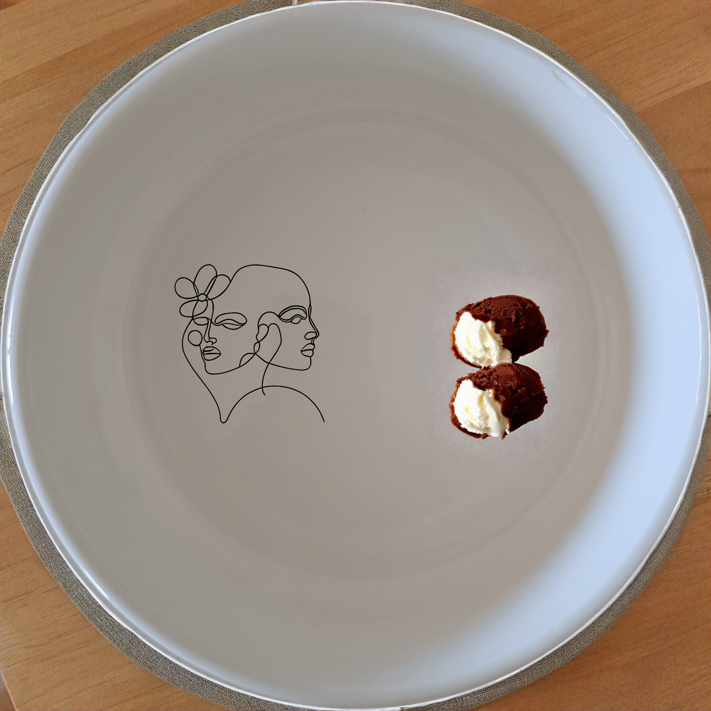 This Line Art Faces Bowl Set of 4 features minimalist line art designs, perfect for modern home decor and everyday use.