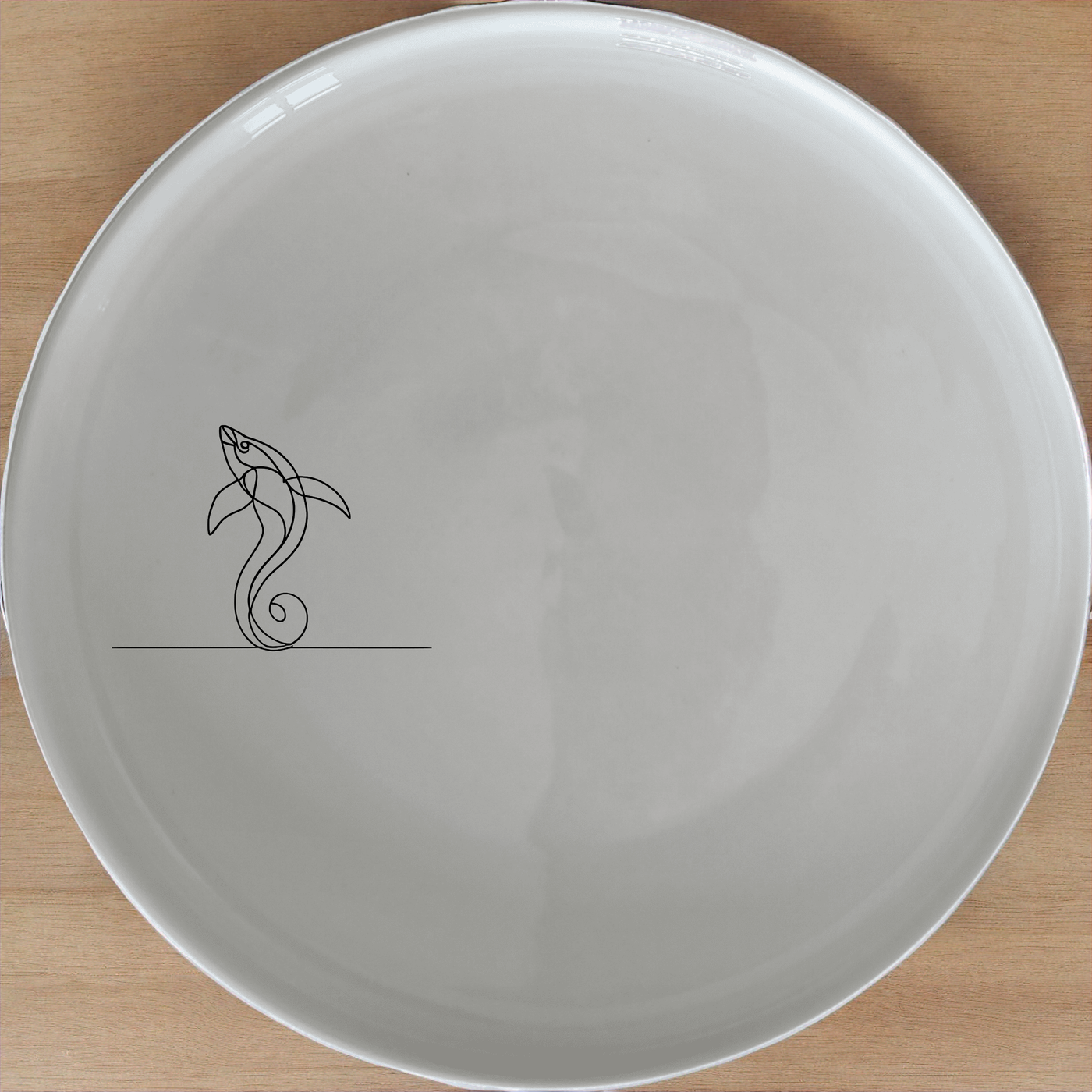 Ocean Sea Life Dinner Plate Set of 4 - Range 1 is a beautiful and unique dinner plate set featuring ocean and sea life designs. Perfect for any home kitchen or dining room.