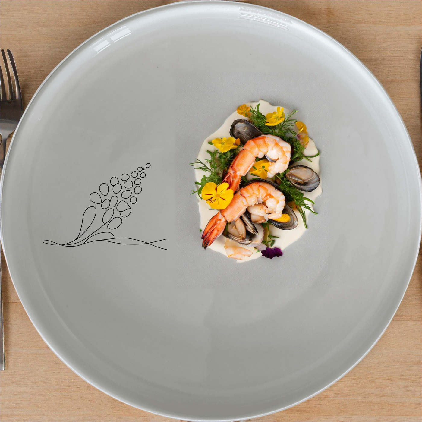 Ocean Sea Life Dinner Plate Set of 4 - Range 3 offers a beautiful and elegant design perfect for any dinner setting. This set includes four dinner plates with a delicate ocean and sea life motif, making it an ideal choice for both everyday use and special occasions. Crafted from high-quality ceramic, these plates are durable and dishwasher-safe.