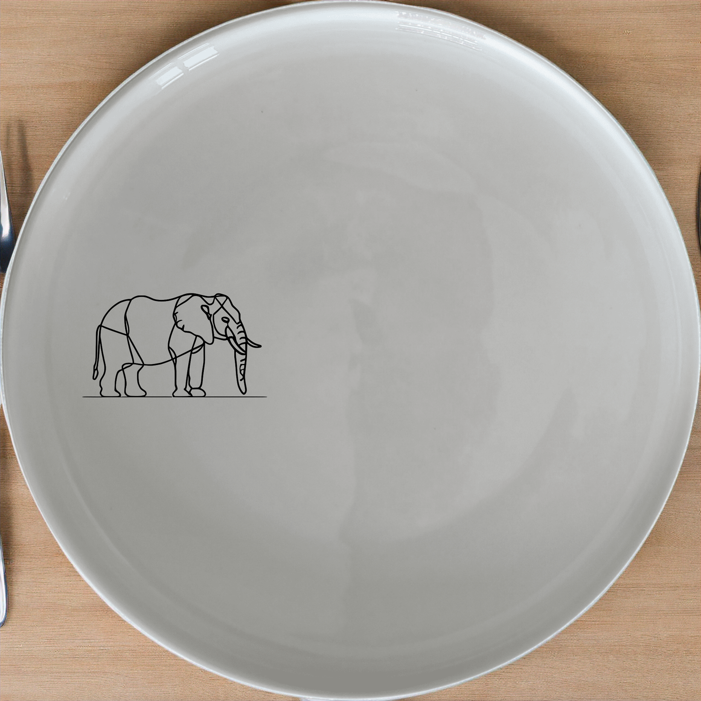 Safari Animals Dinner Plate Set of 4 - Range 1 offers a unique and stylish addition to your dining collection, perfect for any nature enthusiast.