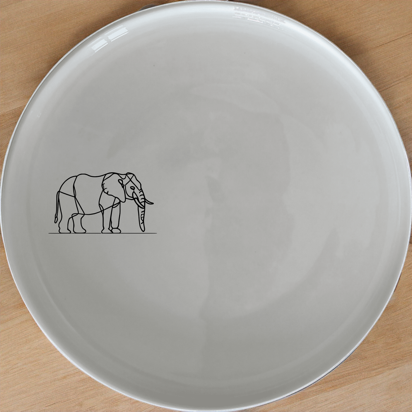 Safari Animals Side Plate Set of 4 - Range 1 adds a touch of wildlife to your dining table. Perfect for nature lovers and animal enthusiasts.