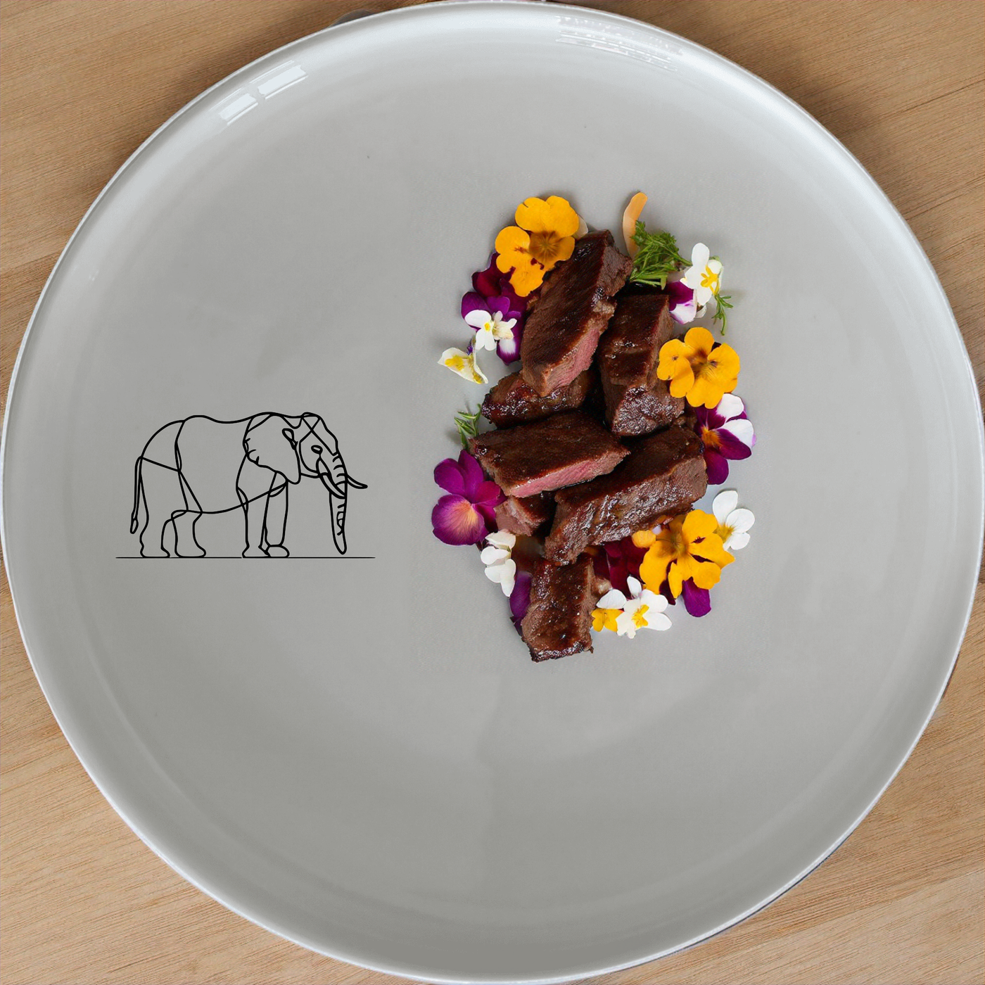 Safari Animals Side Plate Set of 4 - Range 1 adds a touch of wildlife to your dining table. Perfect for nature lovers and animal enthusiasts.