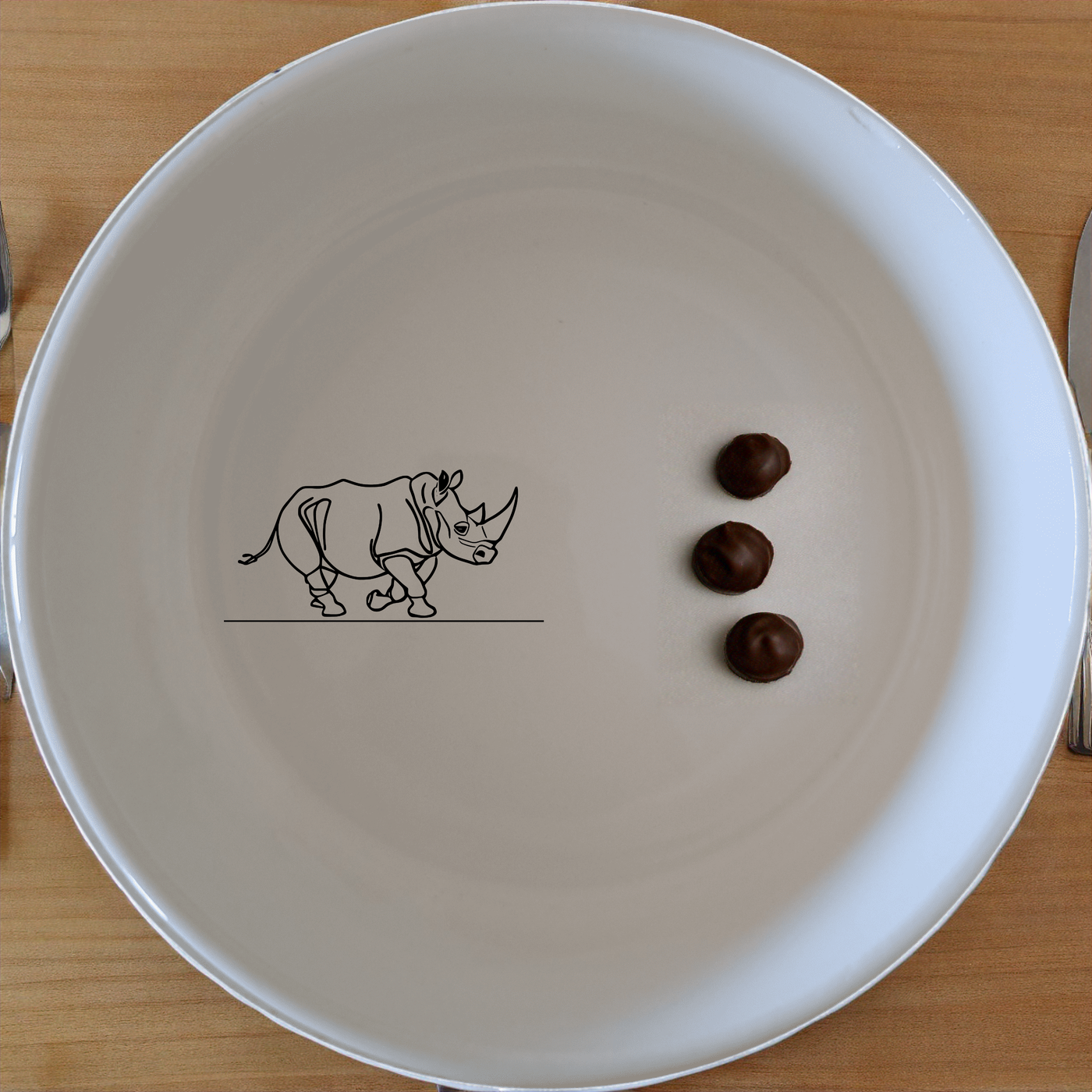 Charging Rhino Horn Bowl Set of 4 - Range 2 adds a bold touch to your dining table with its striking rhino design.