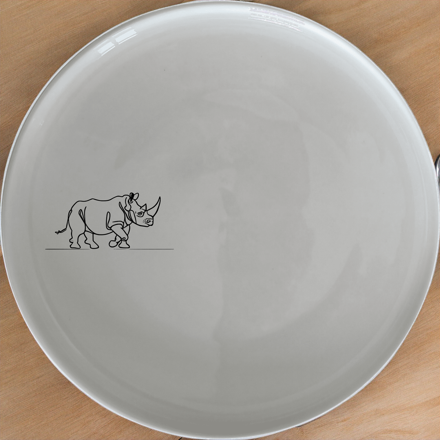 Charging Rhino Horn Side Plate Set of 4 - Range 1 adds a bold touch to your table setting with striking rhino artwork.