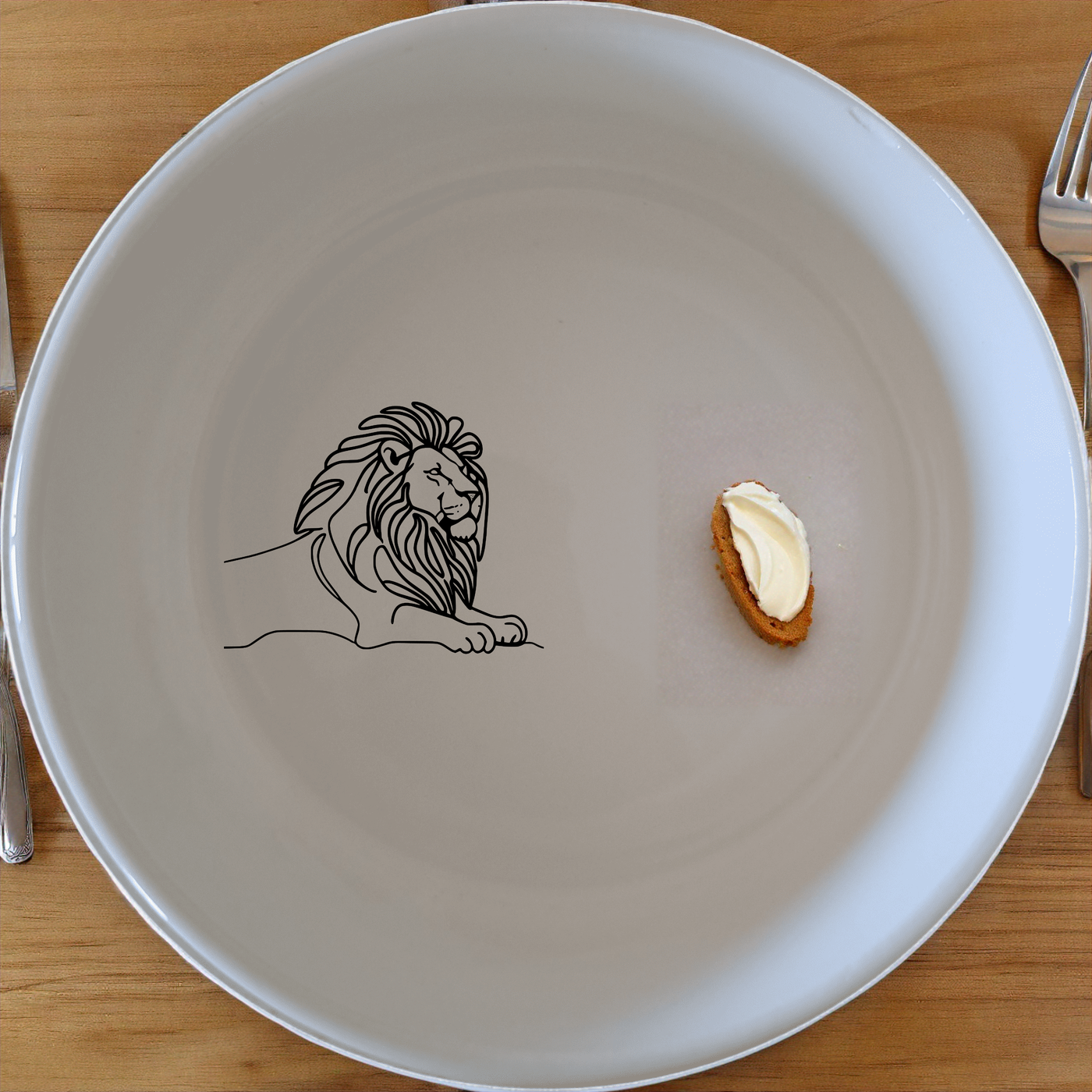 Crouching Lion Bowl Set of 4 - Range 1 adds a touch of elegance to your table setting. Perfect for everyday use or special occasions.