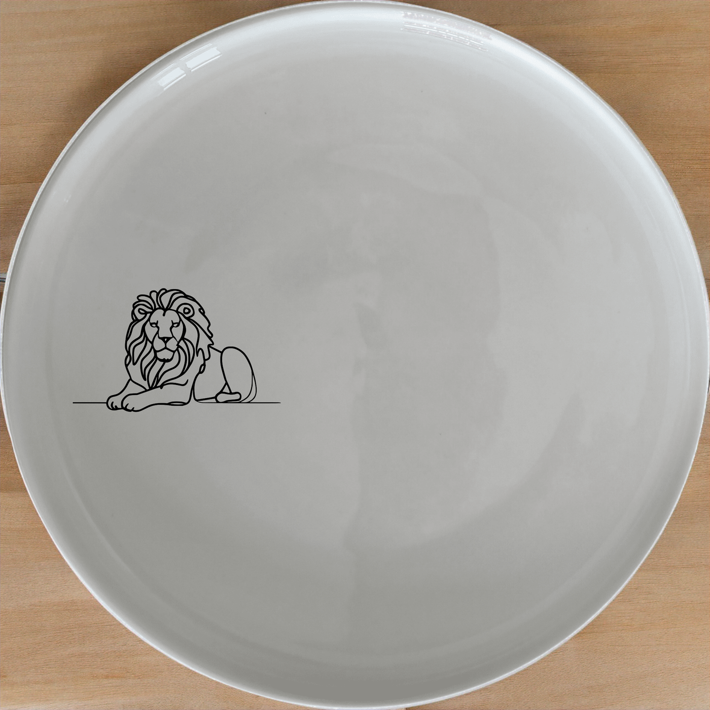 Crouching Lion Dinner Plate Set of 4 - Range 2 is a stylish and elegant dinner plate set featuring a crouching lion design. Perfect for any dining occasion.