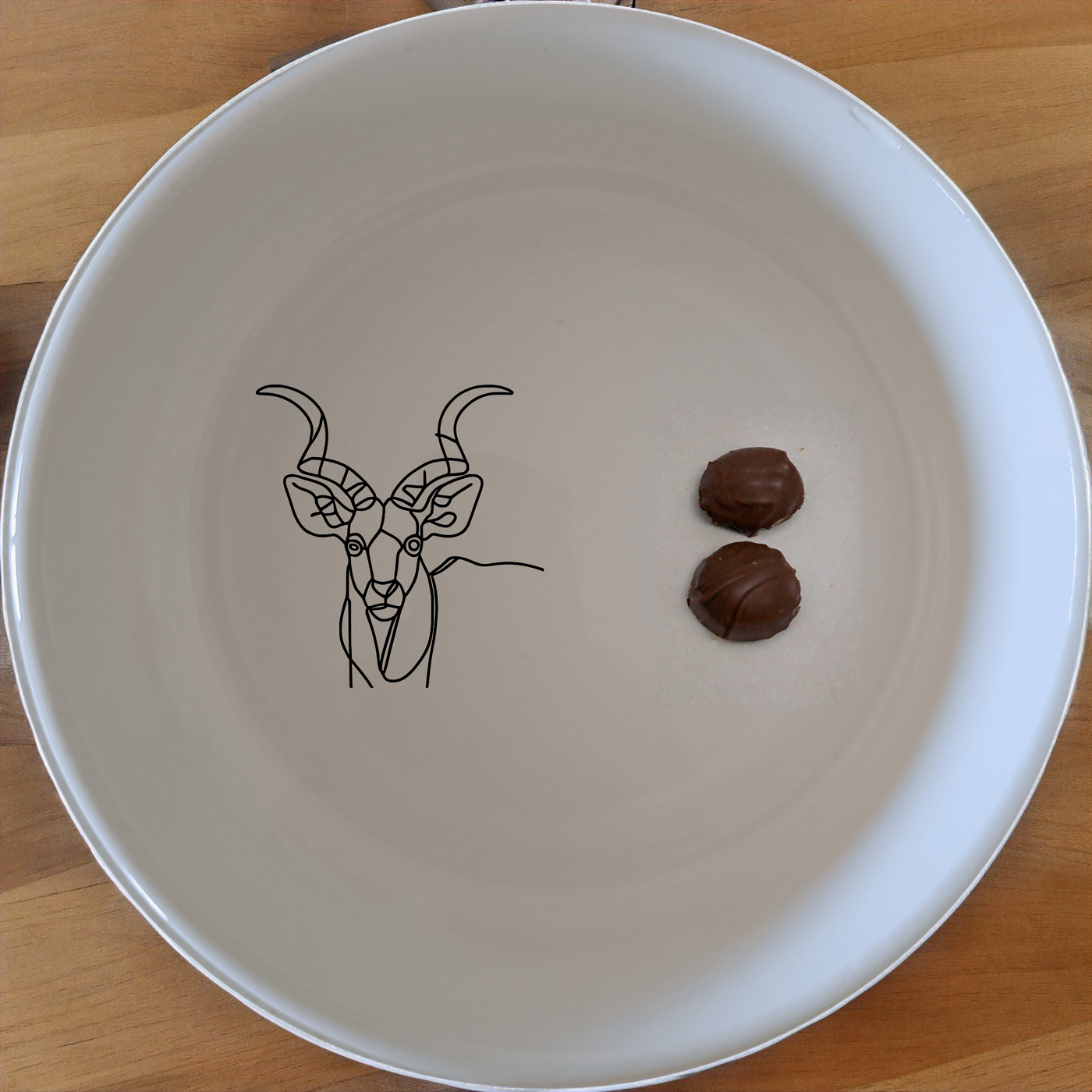 Kudu Antelope Spiral Horns Bowl Set of 4 - Range 1 is a unique and stylish addition to your dinnerware collection, perfect for any occasion.