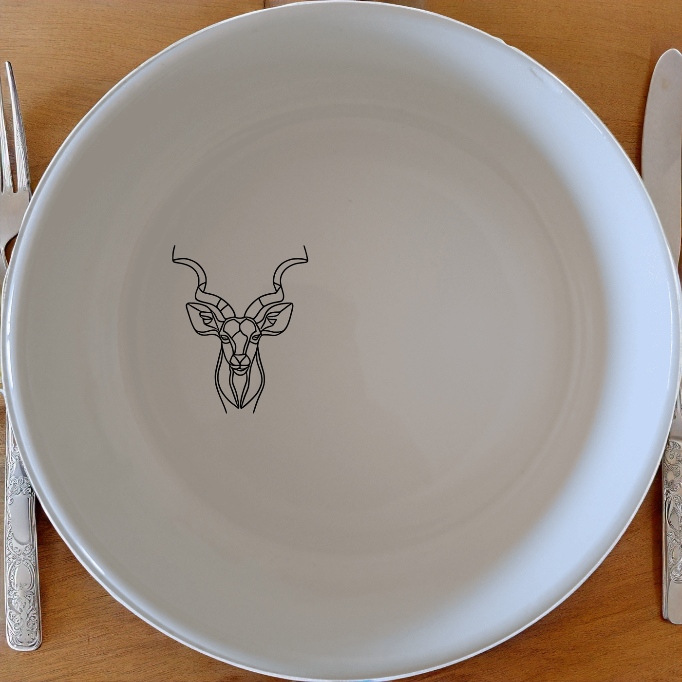 The Kudu Antelope Spiral Horns Bowl Set of 4 - Range 2 features elegant designs perfect for any dining occasion. This set brings a touch of nature to your table.