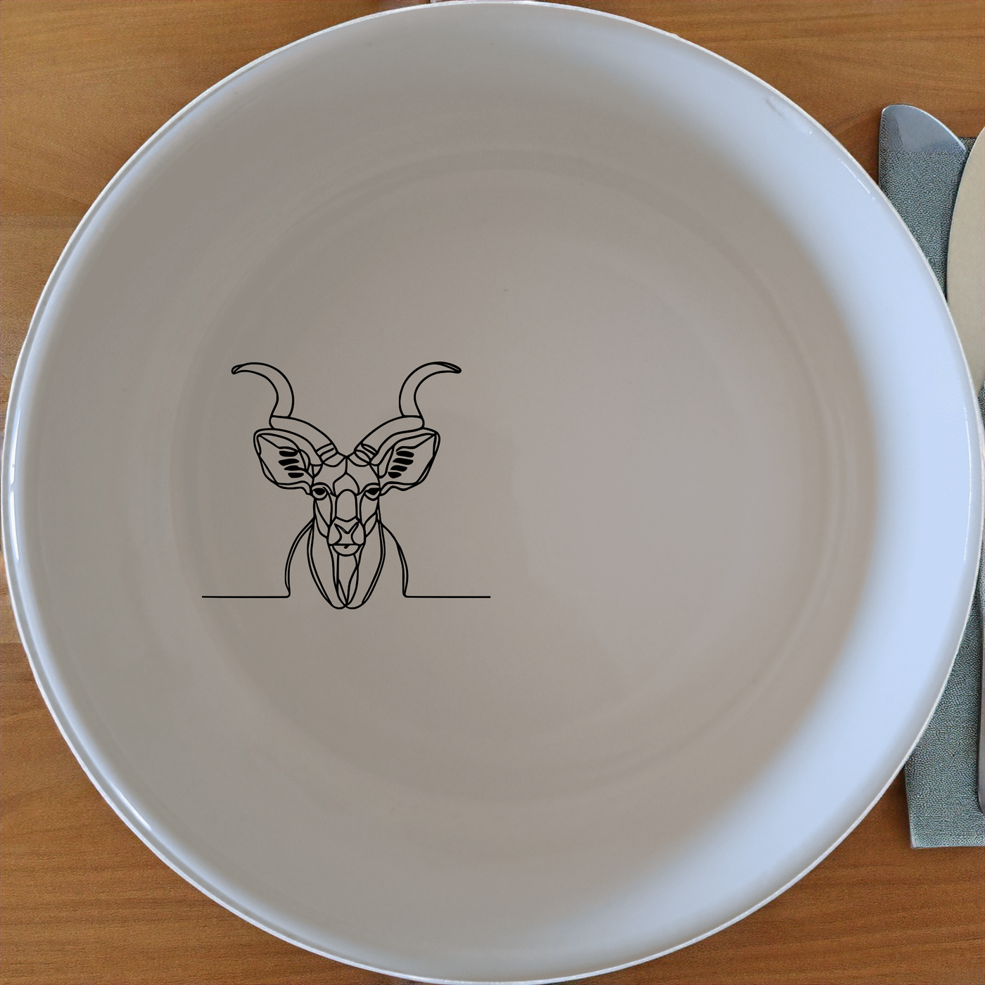 Kudu Antelope Spiral Horns Bowl Set of 4 - Range 4 is a stylish and unique addition to your kitchen, perfect for any occasion.