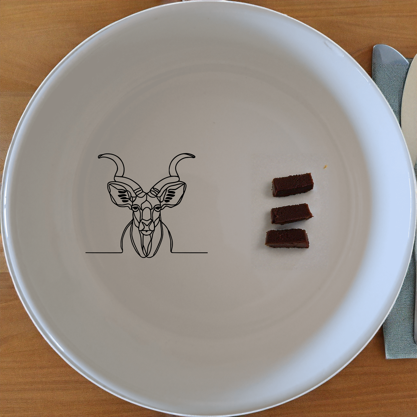 Kudu Antelope Spiral Horns Bowl Set of 4 - Range 4 is a stylish and unique addition to your kitchen, perfect for any occasion.