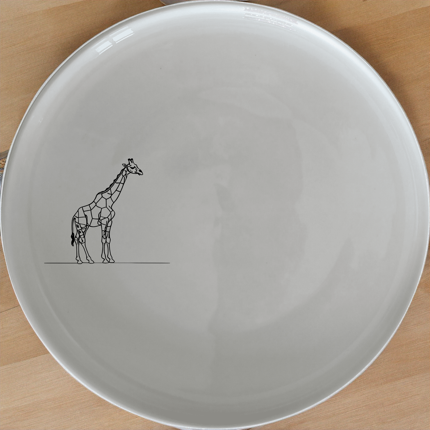 This set of four dinner plates features a unique giraffe design, perfect for adding a touch of elegance to your dining table.