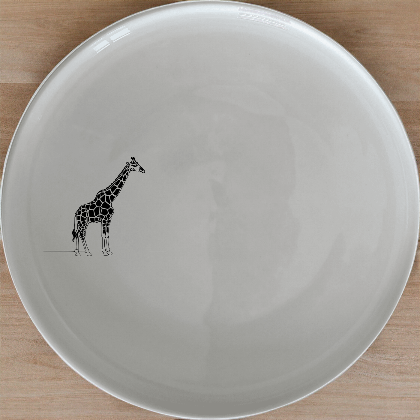 This Majestic Giraffe Dinner Plate Set of 4 features a striking giraffe design, perfect for adding a touch of nature to your dining table.