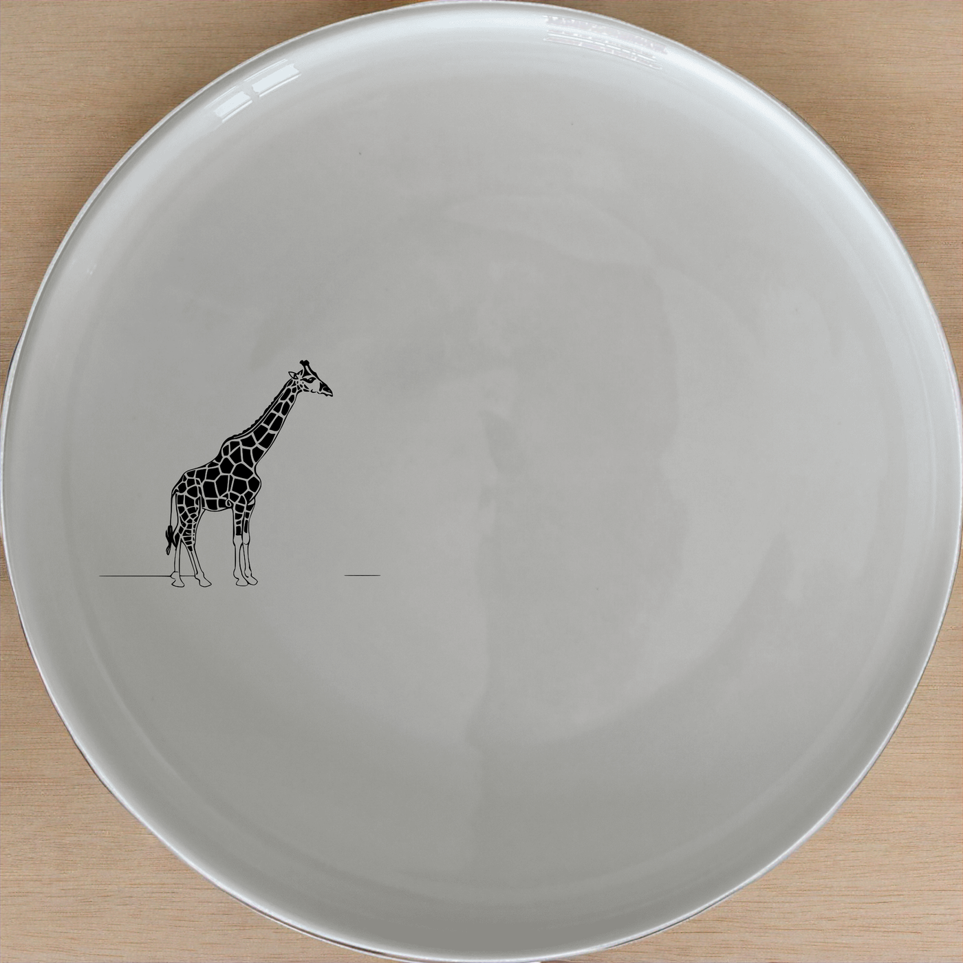 Majestic Giraffe Side Plate Set of 4 - Range 4 adds a touch of wildlife elegance to your dining table. Perfect for everyday use or special occasions.