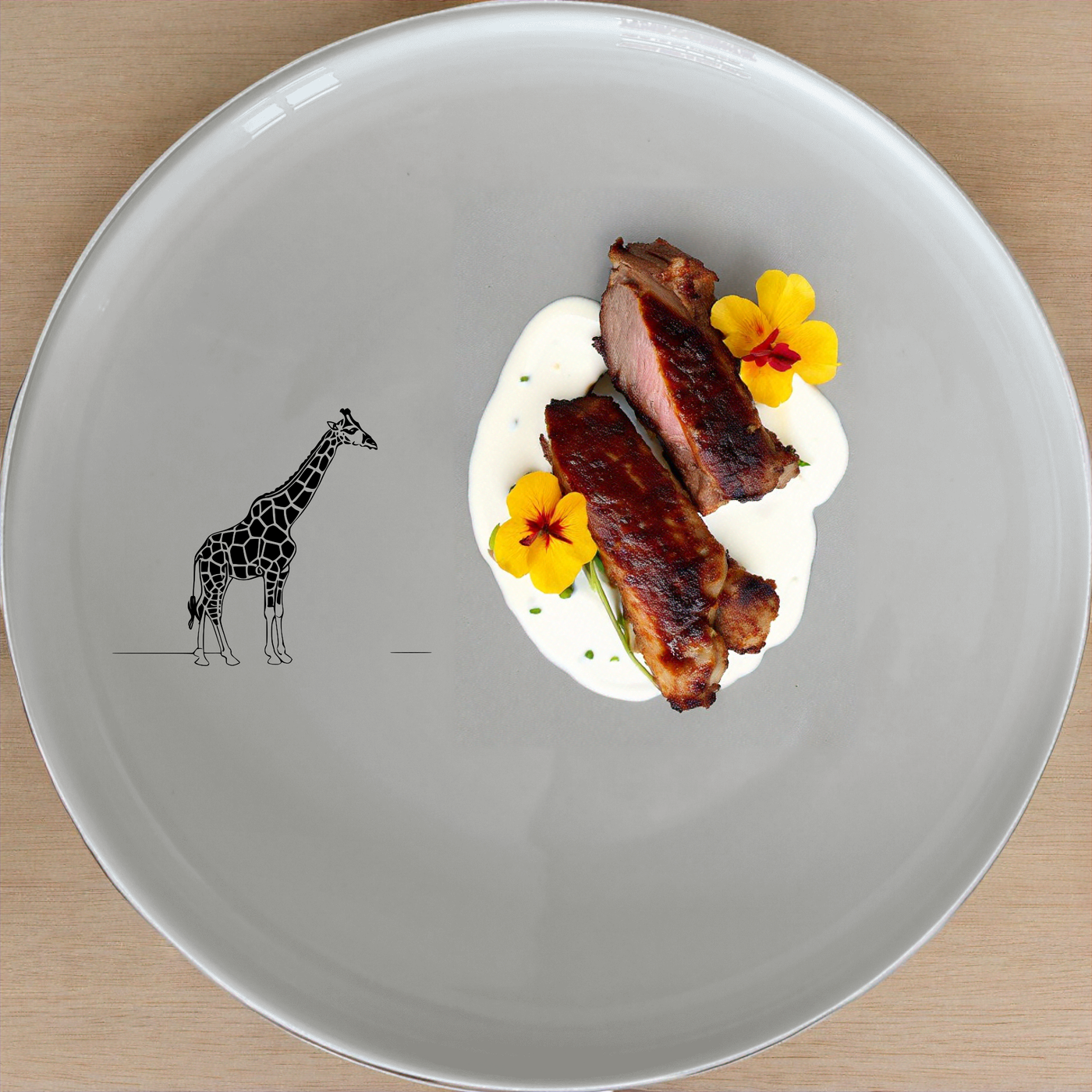 Majestic Giraffe Side Plate Set of 4 - Range 4 adds a touch of wildlife elegance to your dining table. Perfect for everyday use or special occasions.