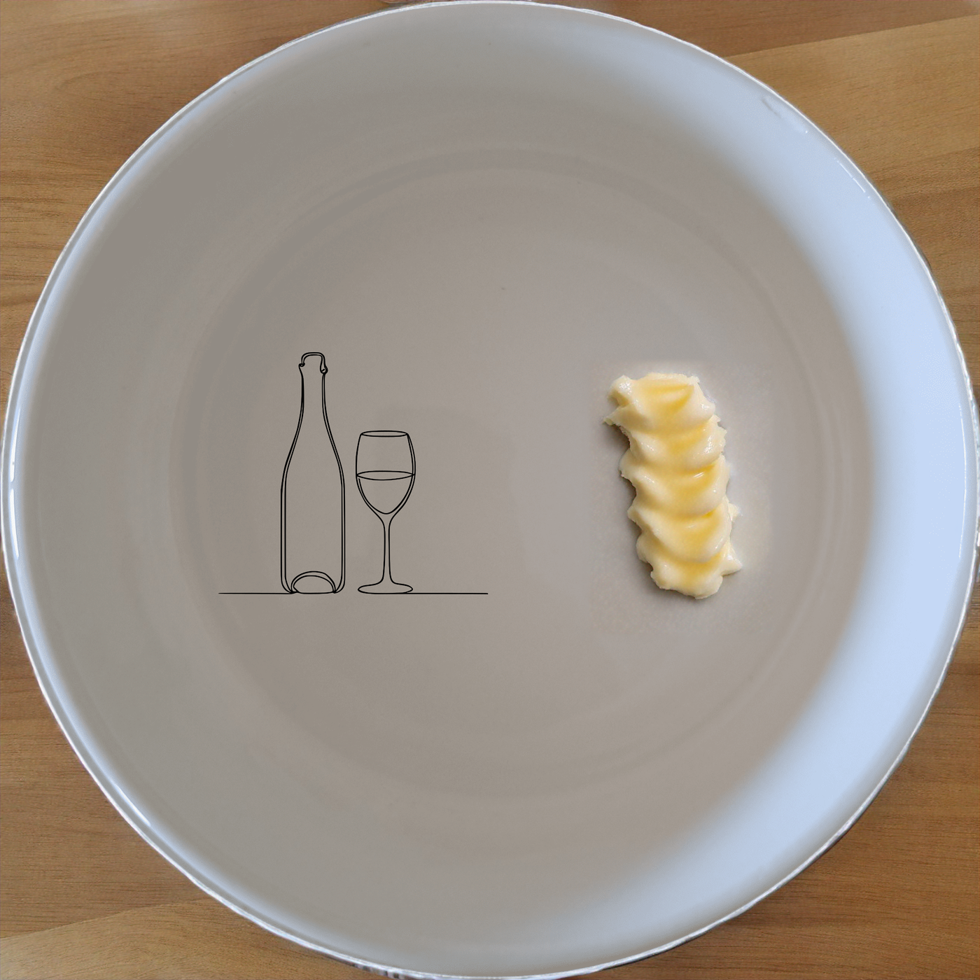 Bottle Glass Bowl Set of 4 - Range 4 offers a modern, minimalist design perfect for any dining occasion. Crafted from premium ceramic, these bowls are both functional and stylish, ideal for serving drinks or desserts.