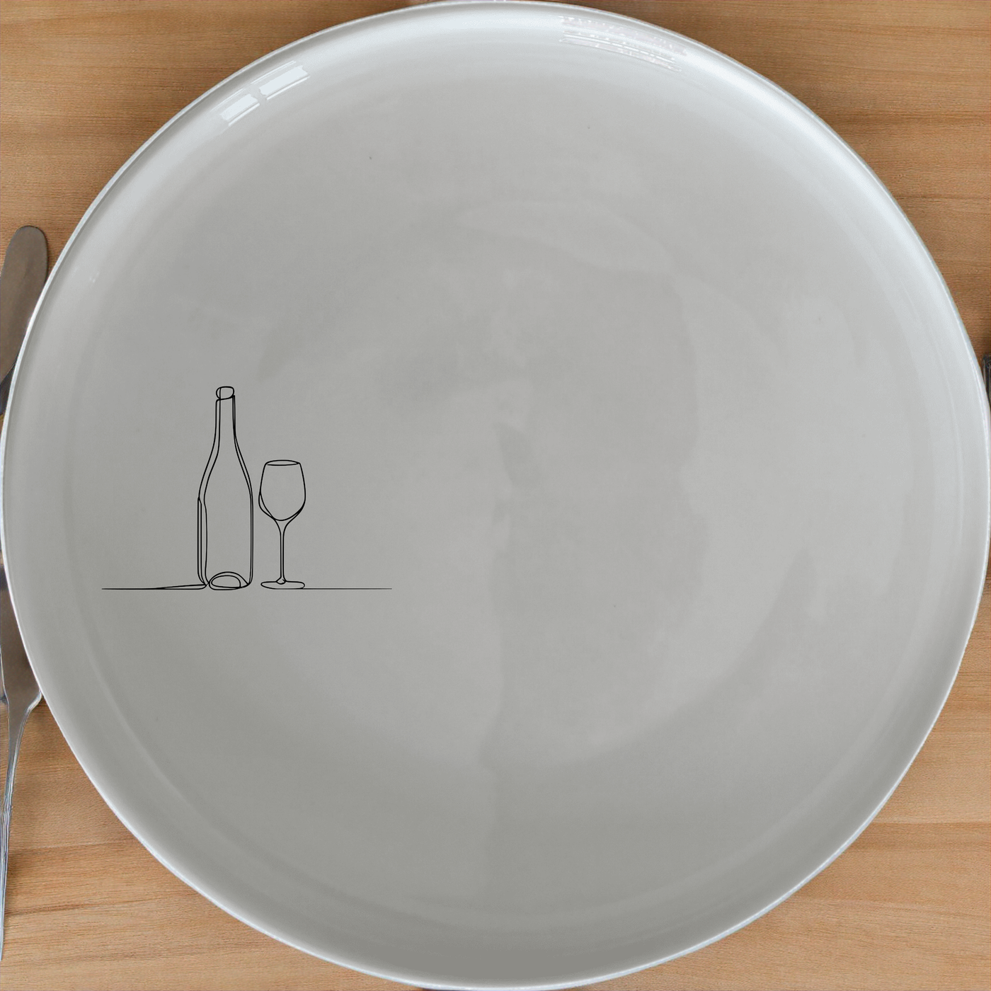 Bottle Wine Glass Dinner Plate Set of 4 - Range 2 is a stylish and elegant dinner plate set perfect for any dining occasion.