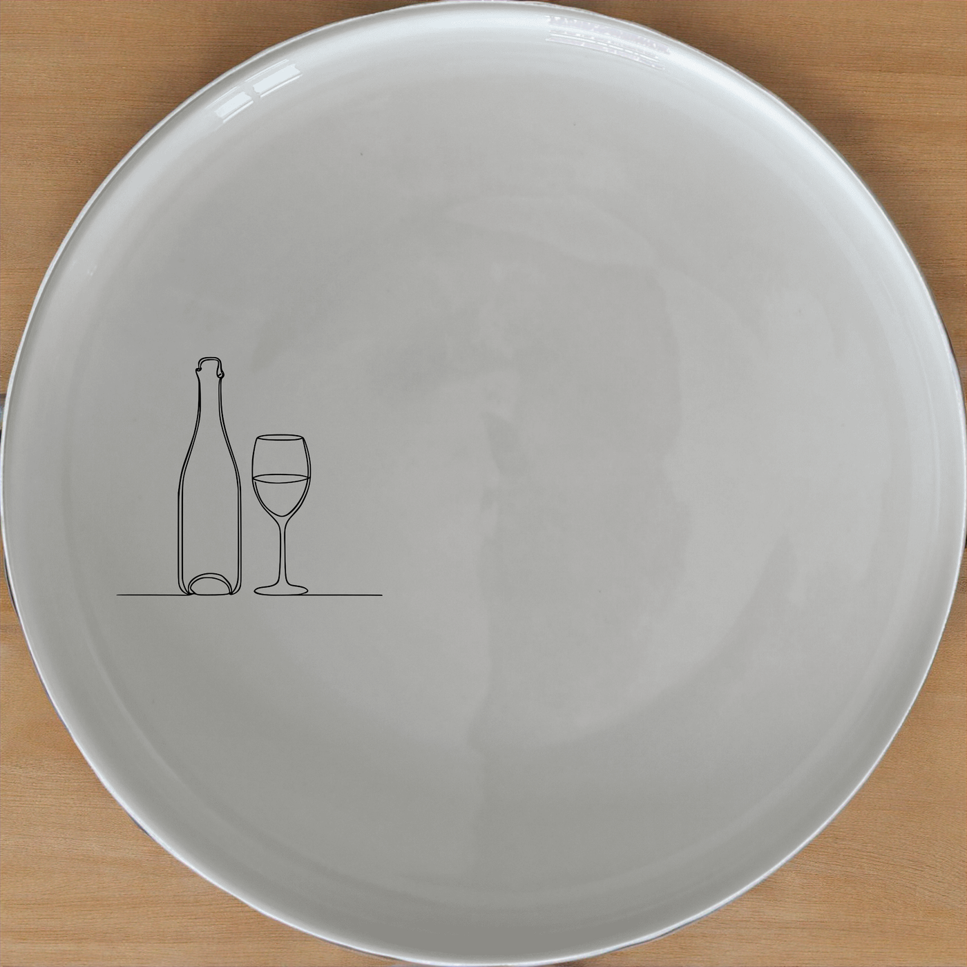Bottle Wine Glass Dinner Plate Set of 4 - Range 4 is a stylish and elegant dinner plate set perfect for any dining occasion.