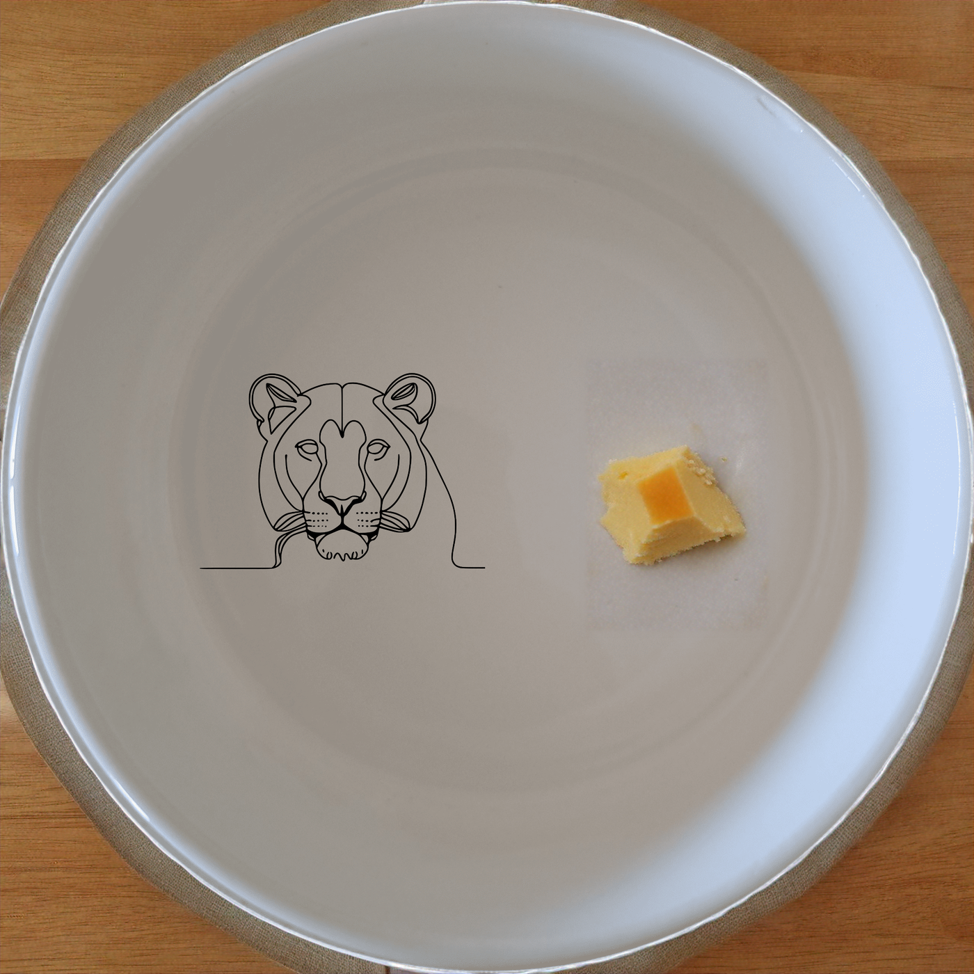 Staring Female Lioness Bowl Set of 4 - Range 1 is a stylish and modern addition to your kitchen. This set of four bowls features a minimalist design with a striking lioness silhouette. Perfect for everyday use or special occasions, these bowls are both functional and decorative.