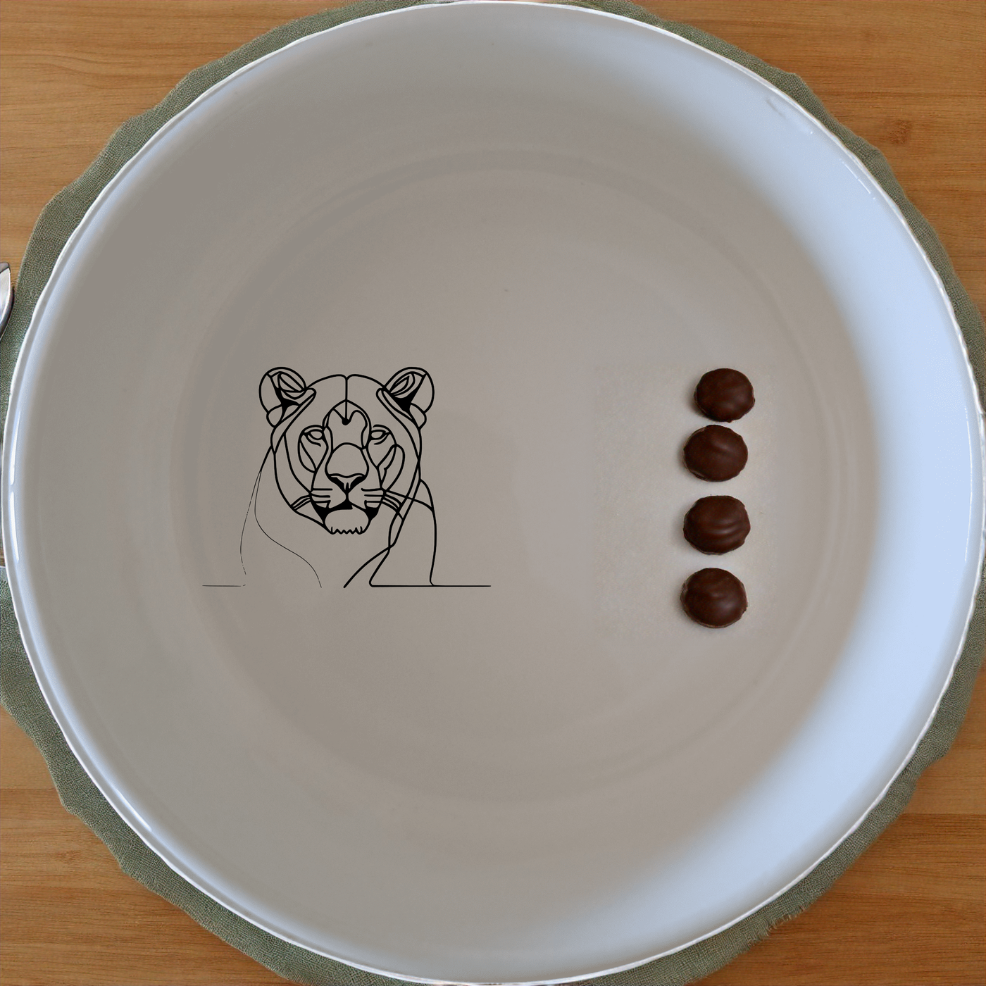Staring Female Lioness Bowl Set of 4 - Range 2 is a captivating and artistic addition to your dining collection, perfect for those who appreciate unique and stylish tableware.