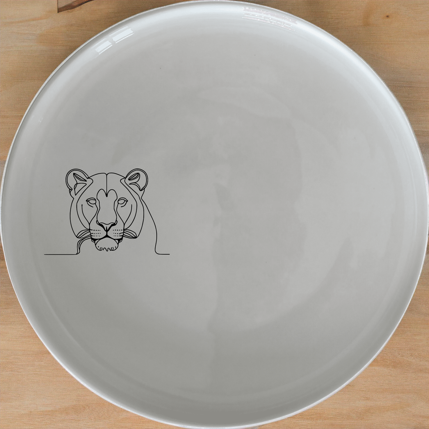 Staring Female Lioness Dinner Plate Set of 4 - Range 1 is a stunning addition to any dinnerware collection, featuring elegant lioness artwork.