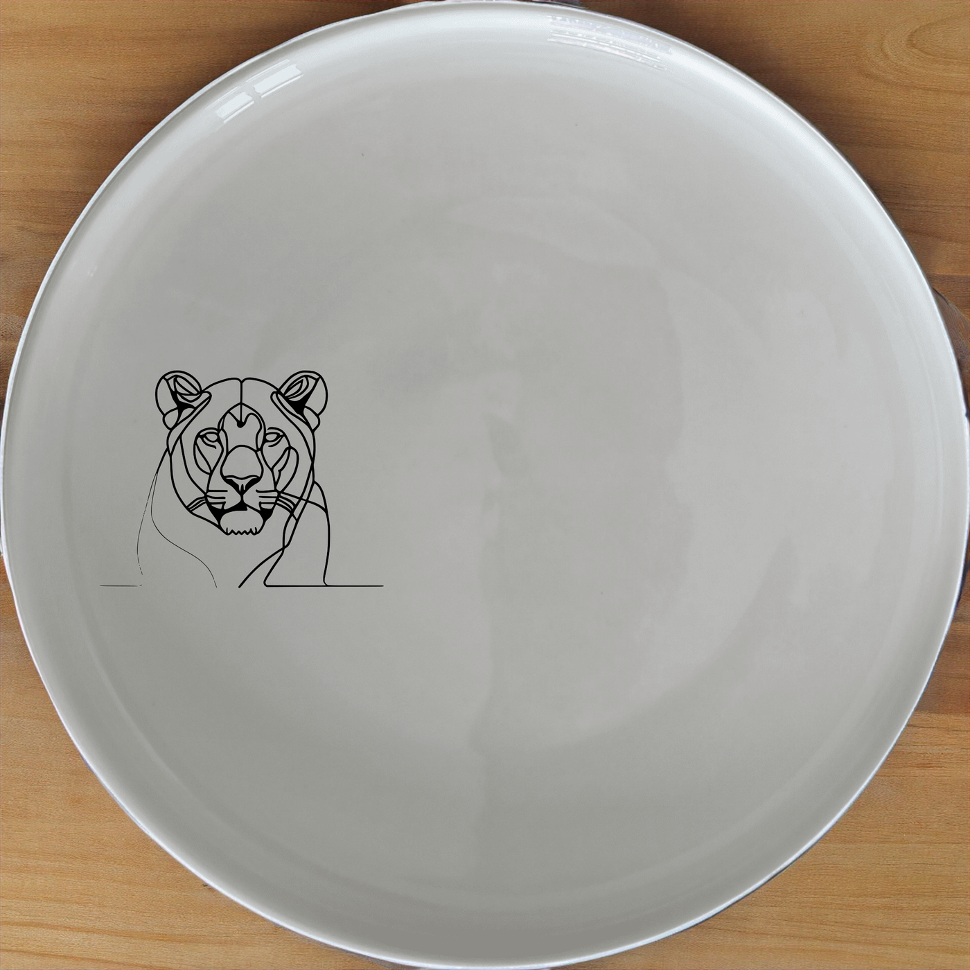 Staring Female Lioness Dinner Plate Set of 4 - Range 2 is a stunning set of four dinner plates featuring an elegant lioness design. Perfect for any home.