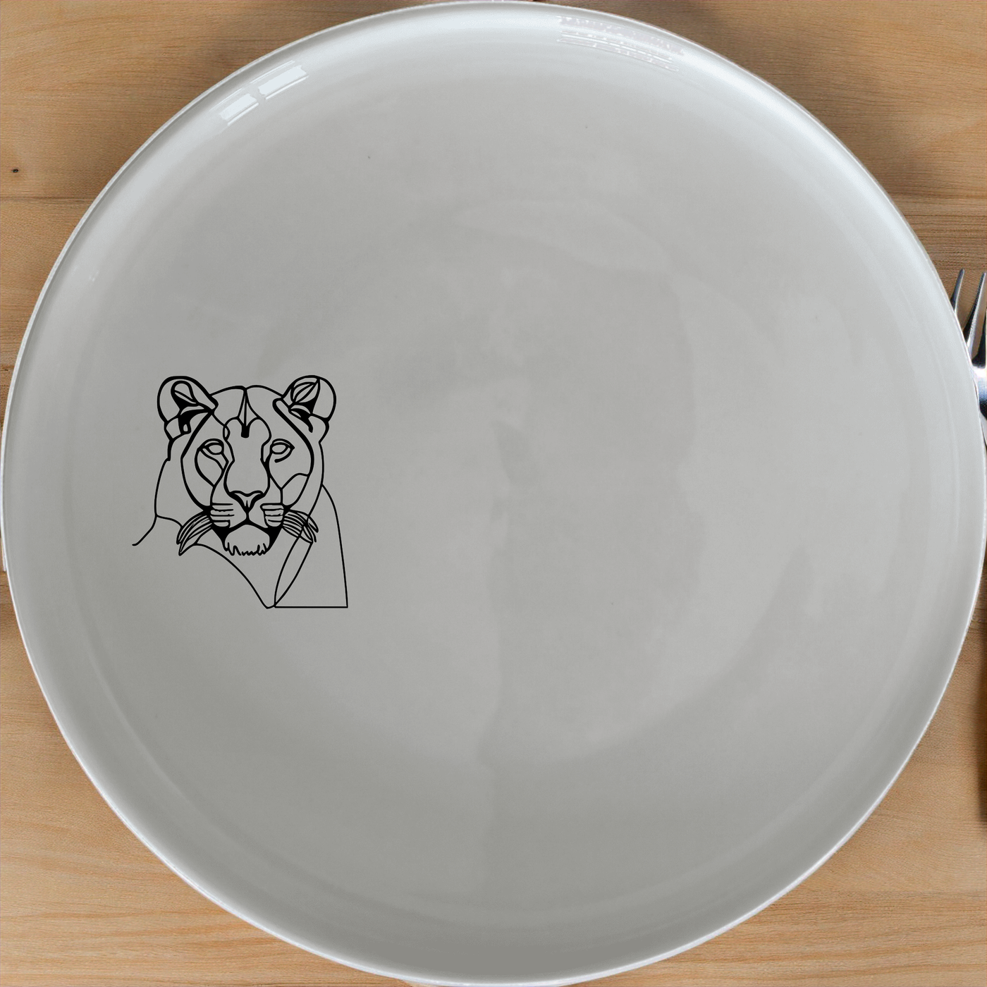 Staring Female Lioness Dinner Plate Set of 4 - Range 4 adds a bold touch to your dining table with striking lioness artwork.