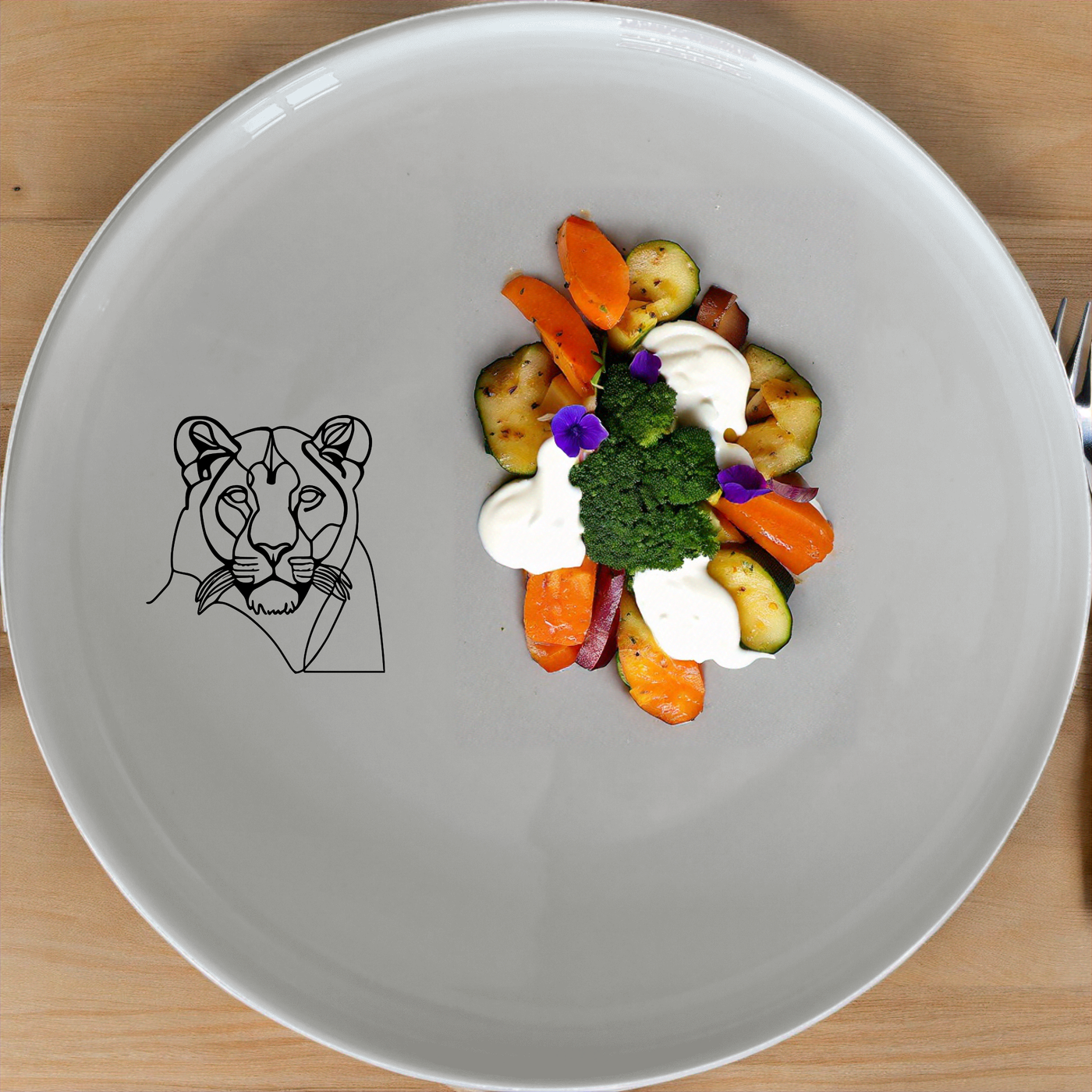 Staring Female Lioness Dinner Plate Set of 4 - Range 4 adds a bold touch to your dining table with striking lioness artwork.