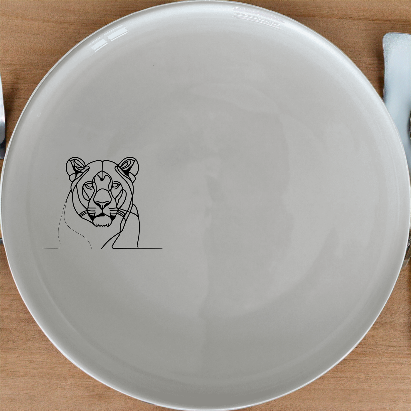 Staring Female Lioness Side Plate Set of 4 - Range 2 is a stylish and elegant addition to your dining table, perfect for any occasion.
